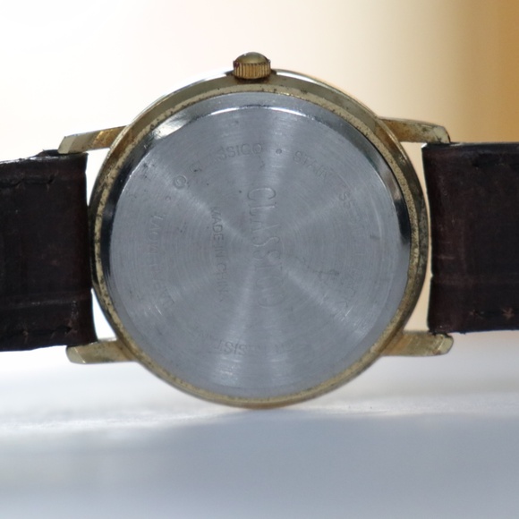 Classico round cherub angel watch - Picture 4 of 8